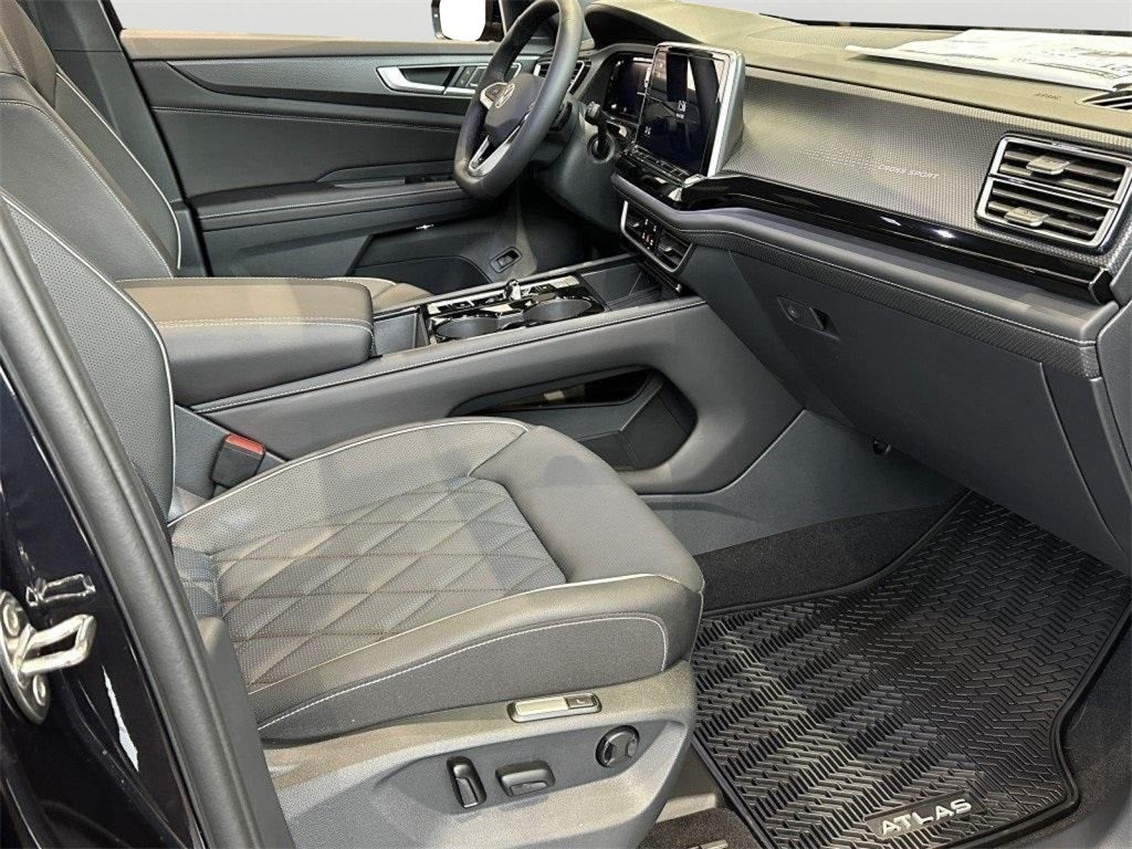 2025 Volkswagen Atlas Cross Sport 2.0T SEL Premium R-Line