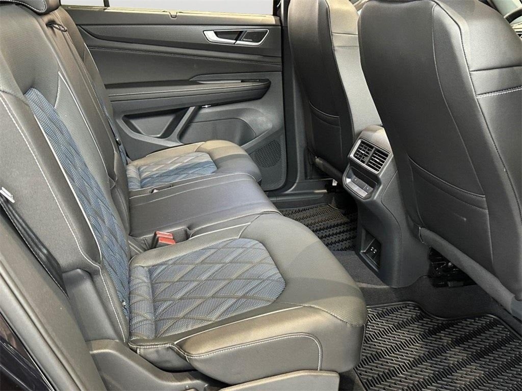 2025 Volkswagen Atlas Cross Sport 2.0T SEL Premium R-Line