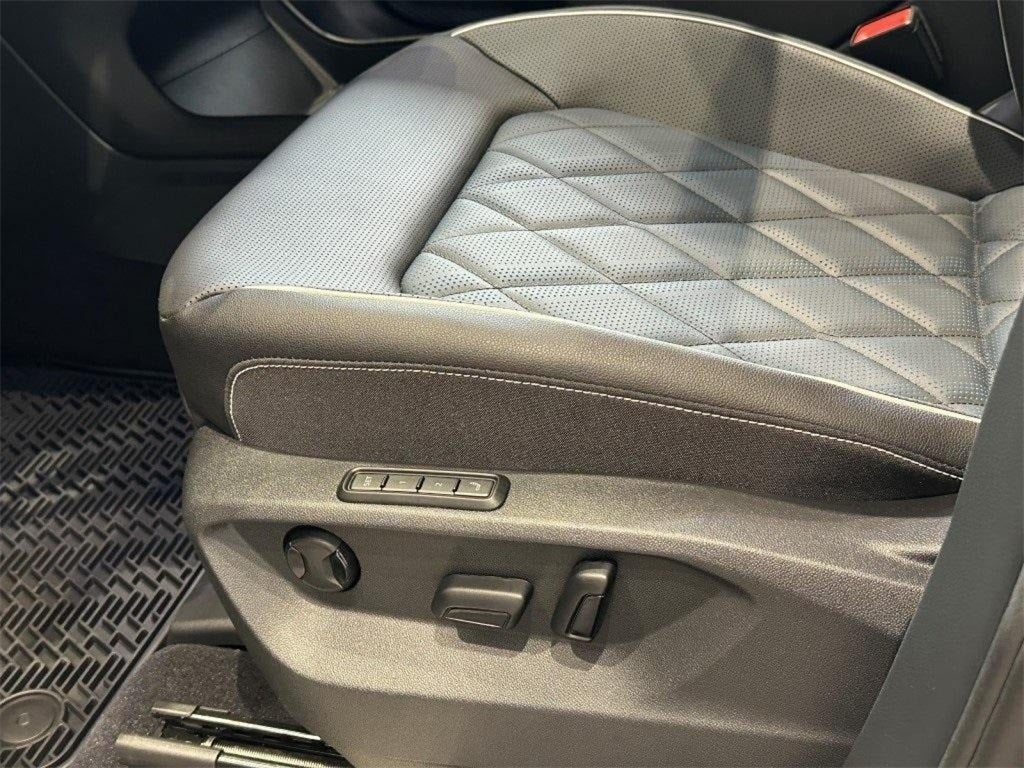 2025 Volkswagen Atlas Cross Sport 2.0T SEL Premium R-Line