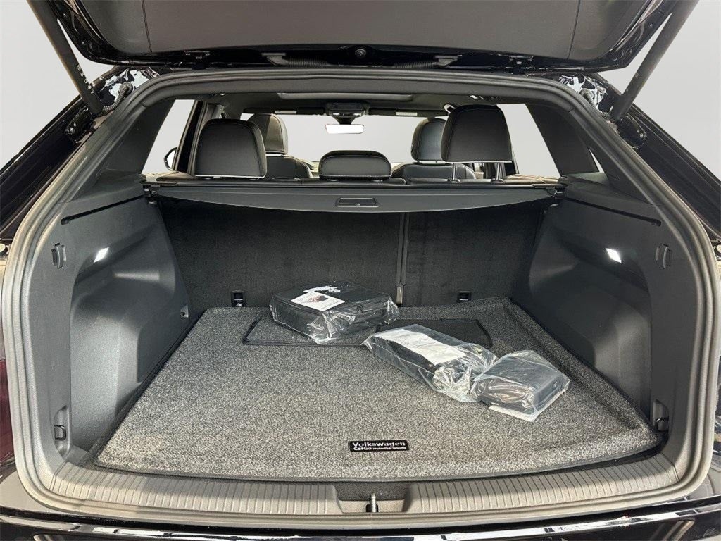 2025 Volkswagen Atlas Cross Sport 2.0T SEL Premium R-Line