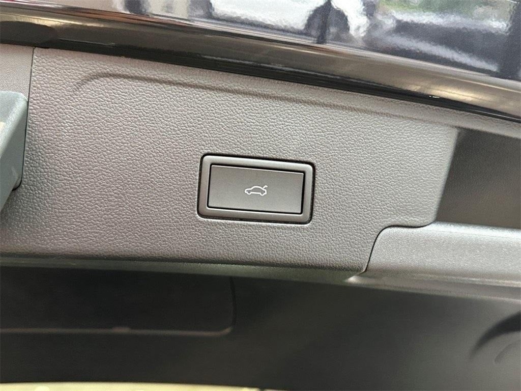 2025 Volkswagen Atlas Cross Sport 2.0T SEL Premium R-Line