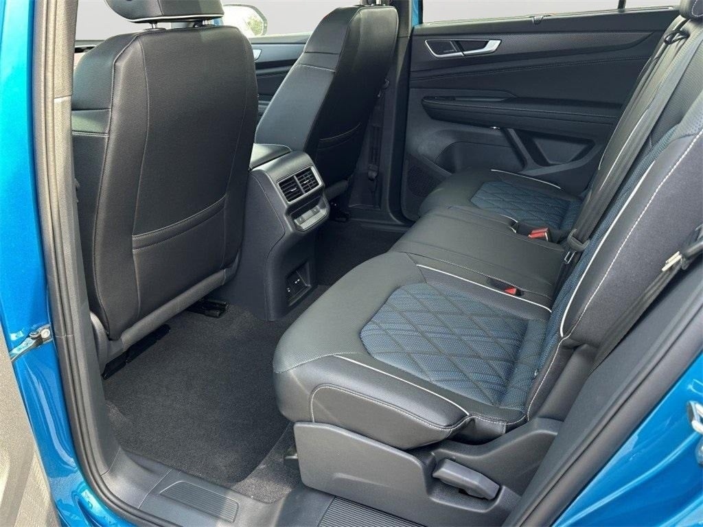 2025 Volkswagen Atlas Cross Sport 2.0T SEL Premium R-Line