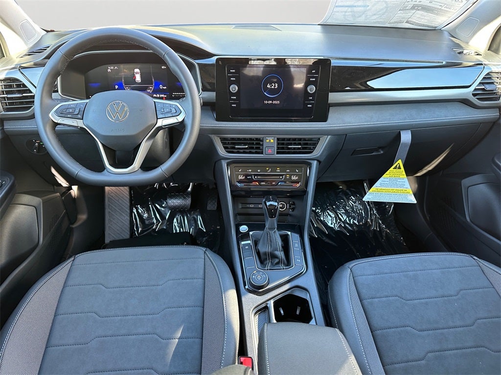 2025 Volkswagen Taos 1.5T SE Black