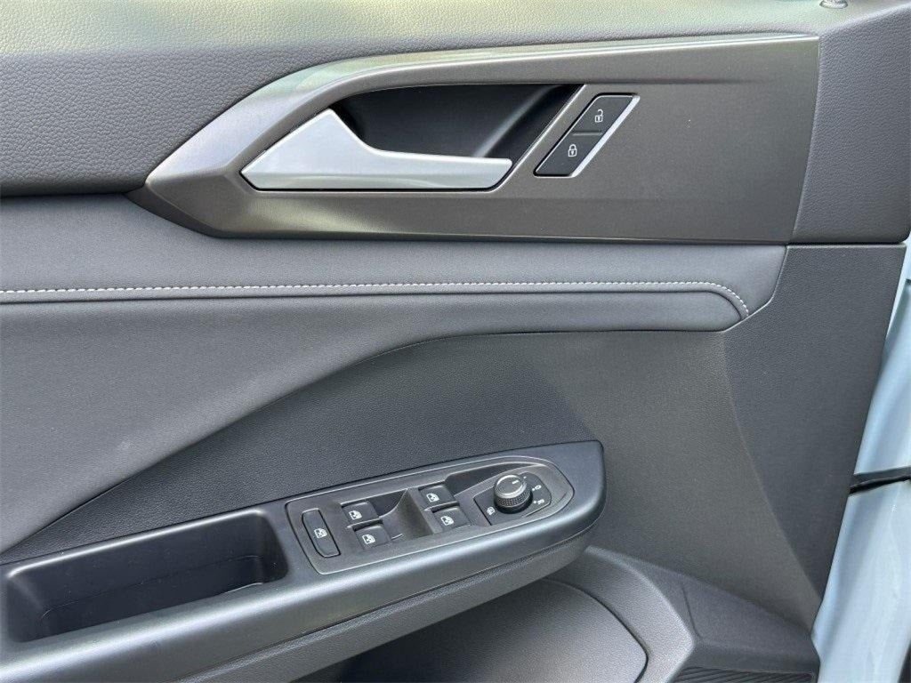 2025 Volkswagen Taos 1.5T SE Black