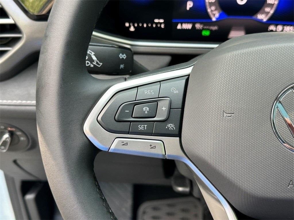 2025 Volkswagen Taos 1.5T SE Black