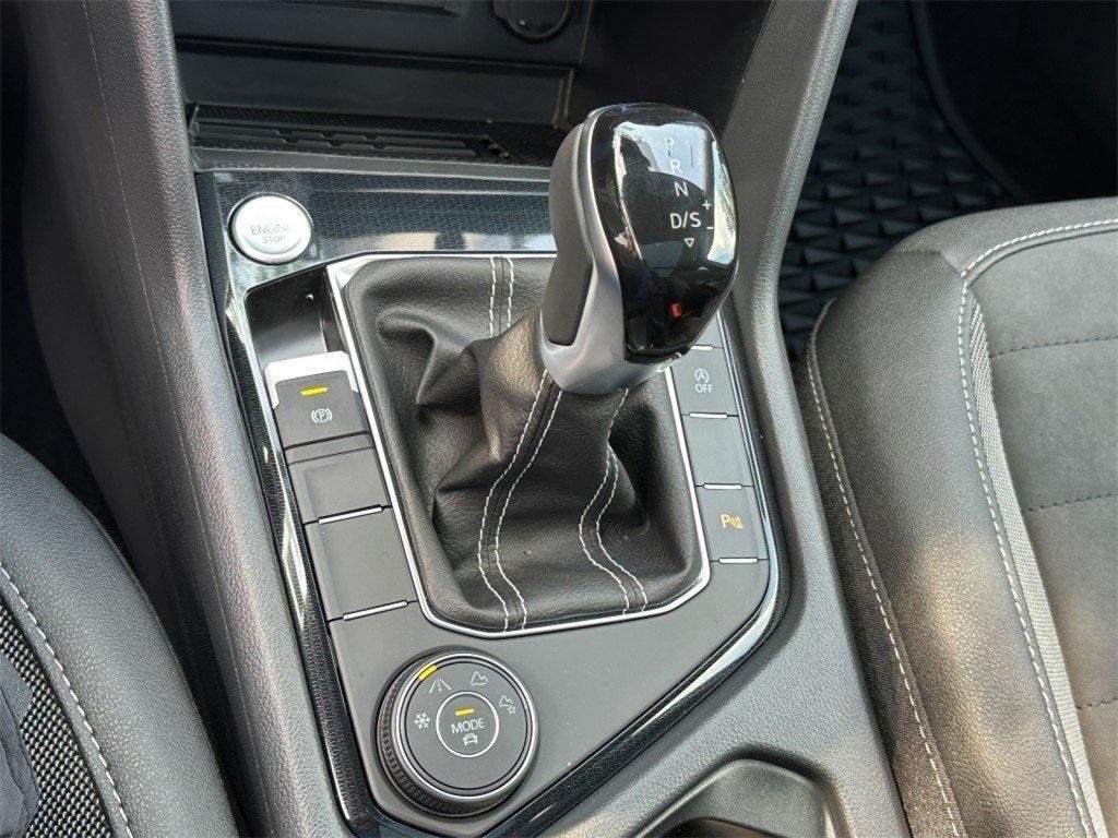 2025 Volkswagen Taos 1.5T SE Black