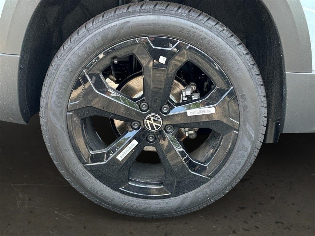2025 Volkswagen Taos 1.5T SE Black