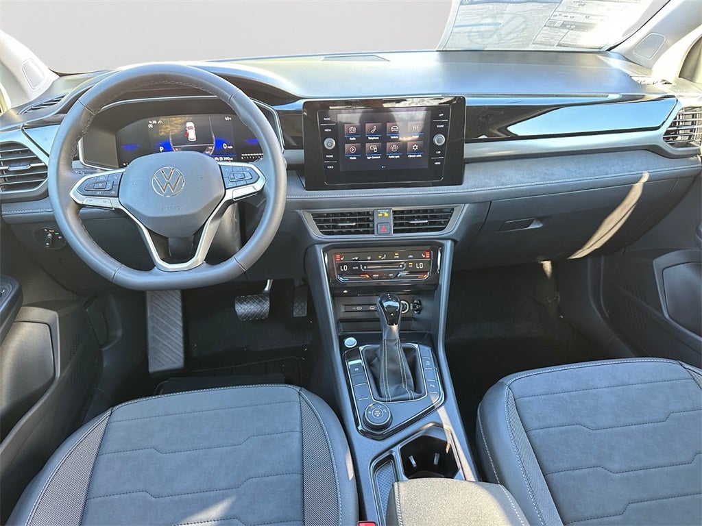 2025 Volkswagen Taos 1.5T SE Black