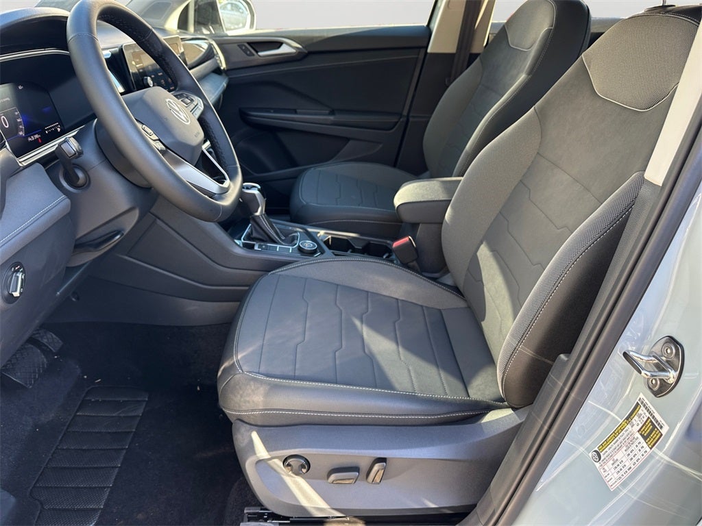 2025 Volkswagen Taos 1.5T SE Black