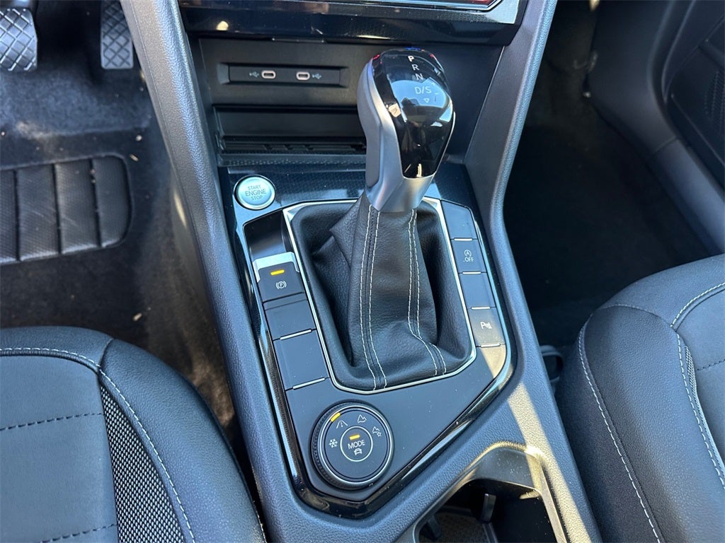 2025 Volkswagen Taos 1.5T SE Black