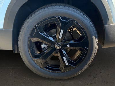 2025 Volkswagen Taos 1.5T SE Black