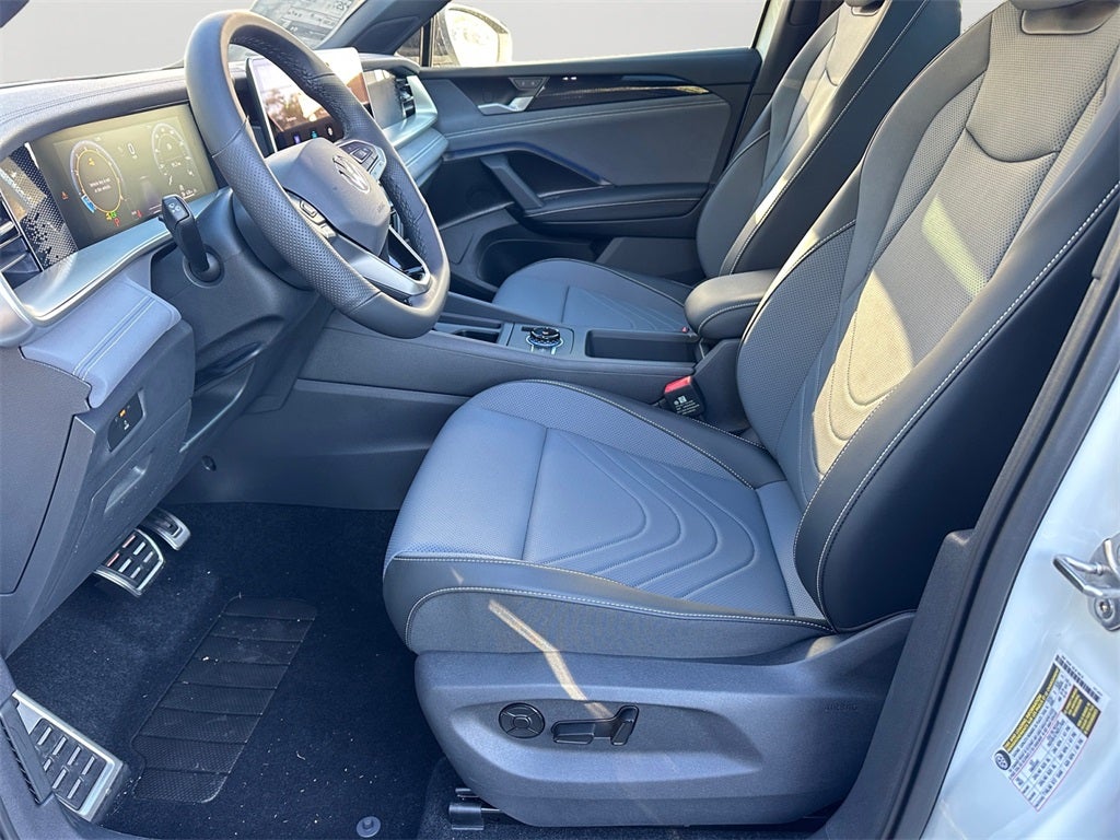 2025 Volkswagen Tiguan 2.0T SE R-Line Black