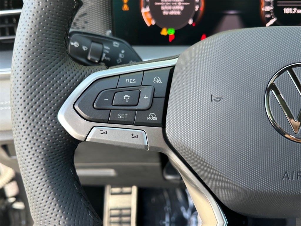 2025 Volkswagen Tiguan 2.0T SE R-Line Black