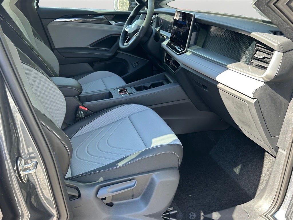 2025 Volkswagen Tiguan 2.0T SE R-Line Black