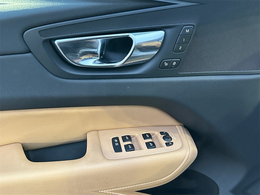 2020 Volvo XC60 T5 Momentum