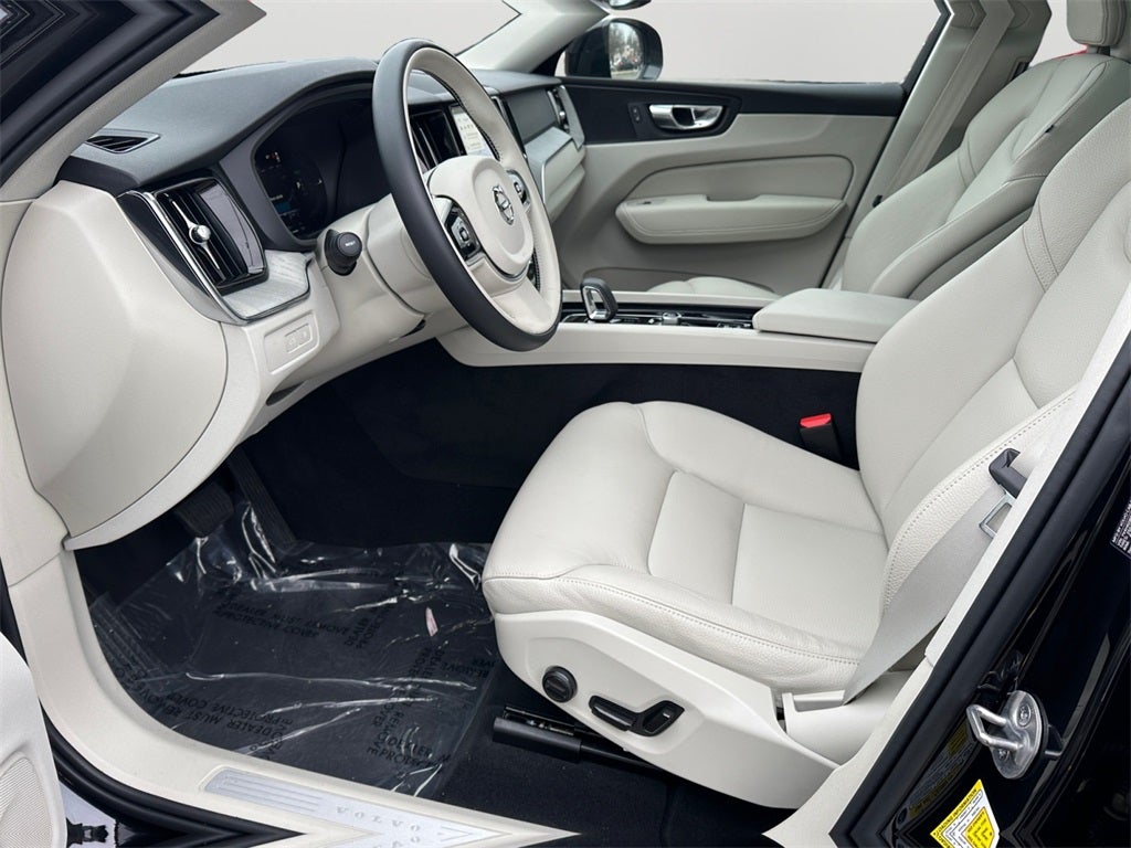 2025 Volvo XC60 Plug-In Hybrid T8 Plus