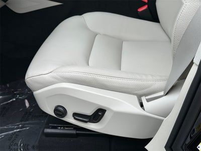 2025 Volvo XC60 Plug-In Hybrid T8 Plus