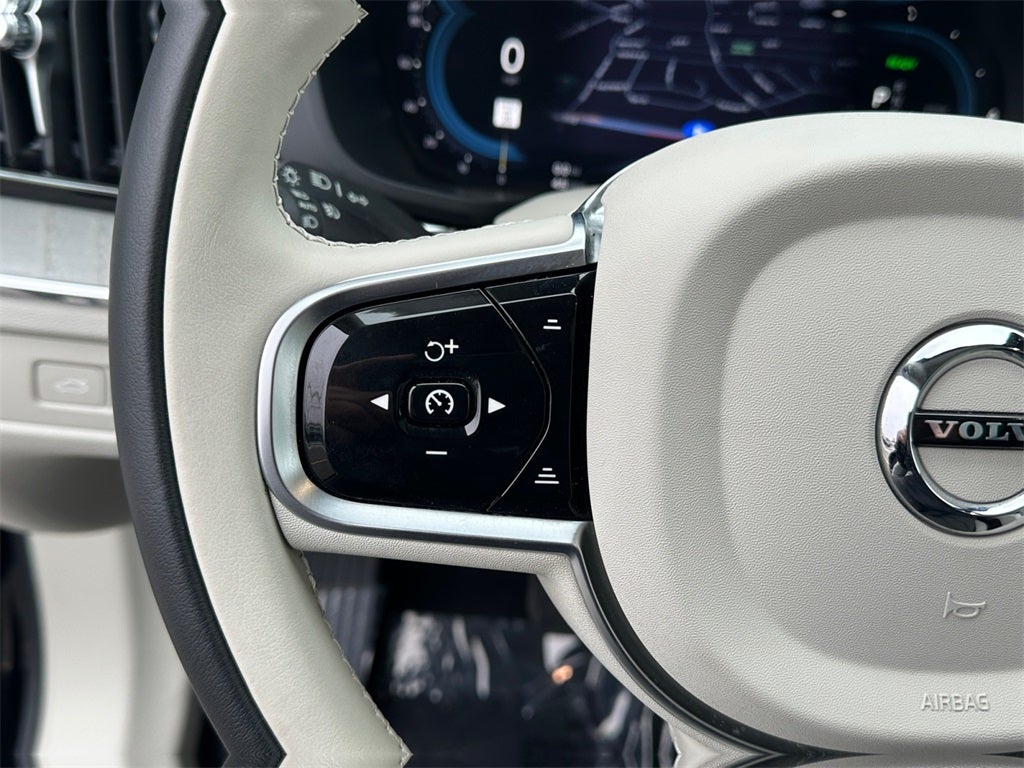 2025 Volvo XC60 Plug-In Hybrid T8 Plus