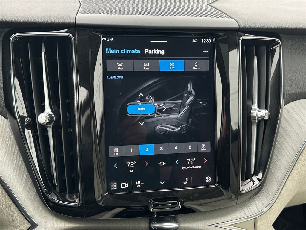 2025 Volvo XC60 Plug-In Hybrid T8 Plus