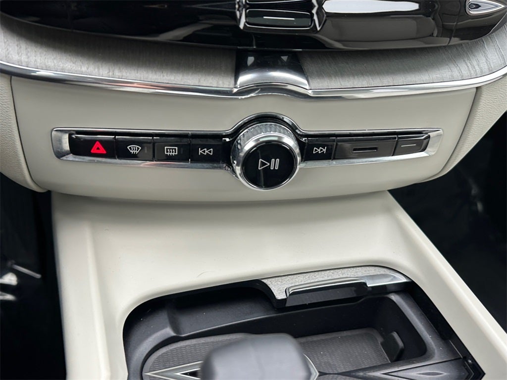 2025 Volvo XC60 Plug-In Hybrid T8 Plus