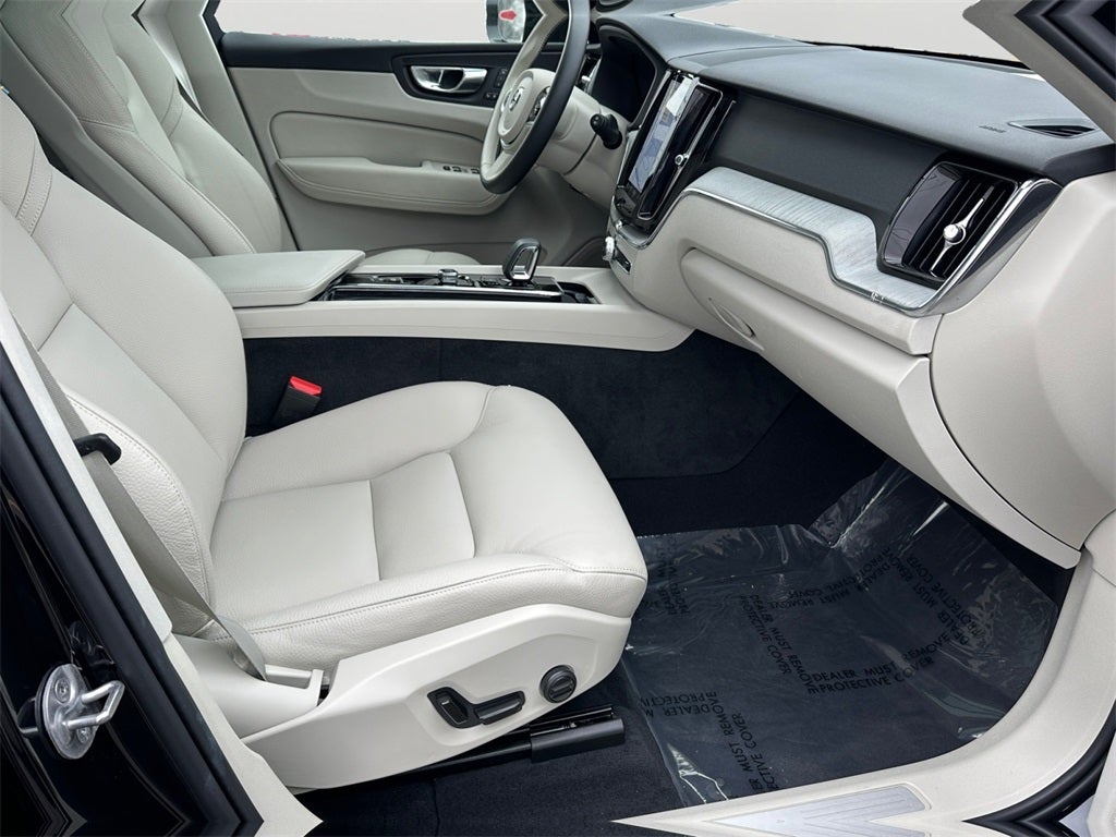 2025 Volvo XC60 Plug-In Hybrid T8 Plus