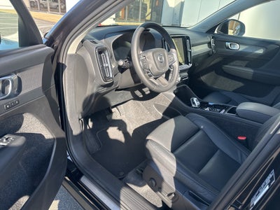 2025 Volvo XC40 B5 Plus Bright Theme