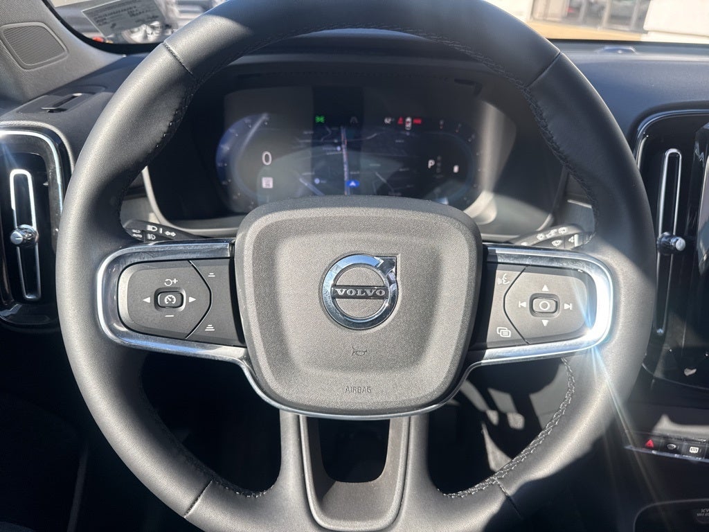 2025 Volvo XC40 B5 Plus Bright Theme