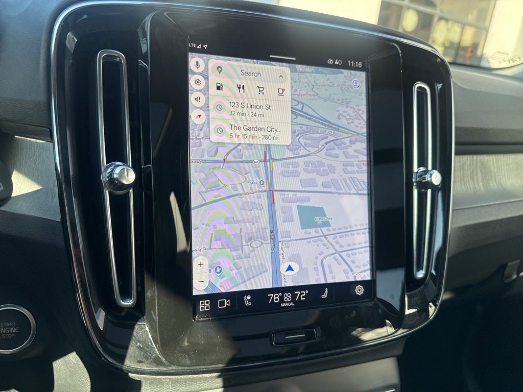 2025 Volvo XC40 B5 Plus Bright Theme