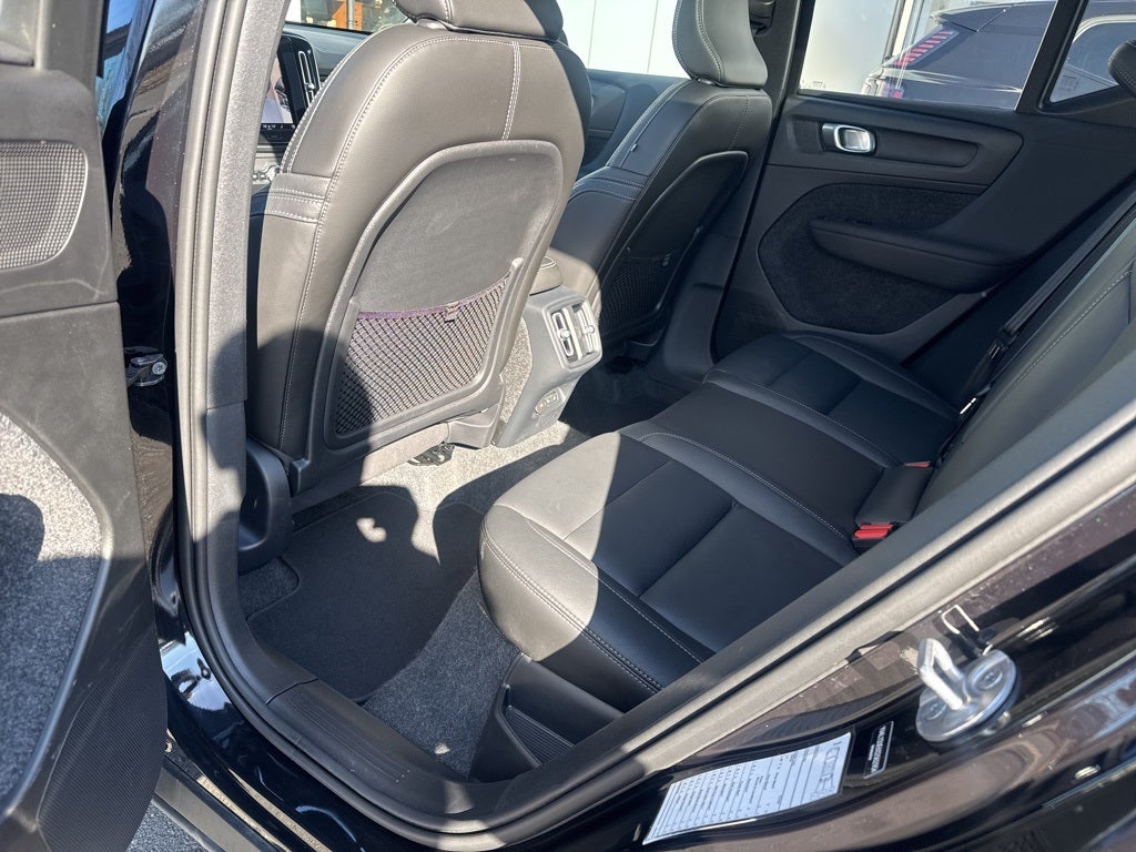 2025 Volvo XC40 B5 Plus Bright Theme