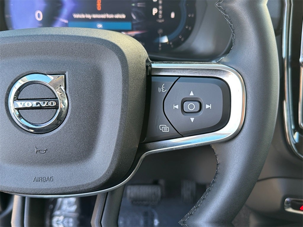 2025 Volvo XC40 B5 Ultra Bright Theme Volvo Certified Pre-Owned