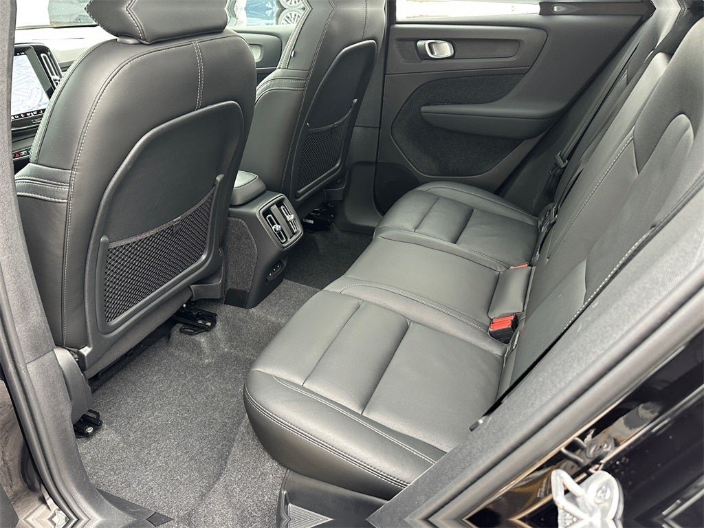 2025 Volvo XC40 B5 Core