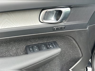 2025 Volvo XC40 B5 Core