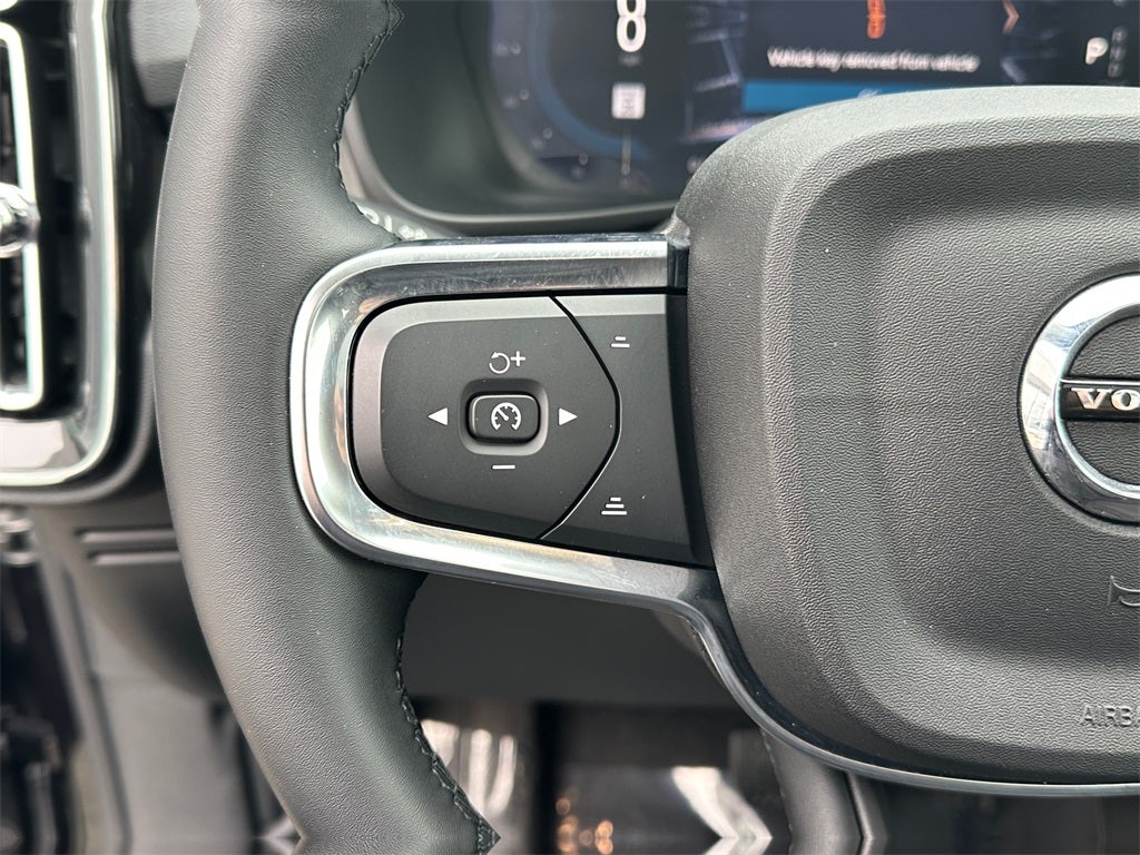 2025 Volvo XC40 B5 Core