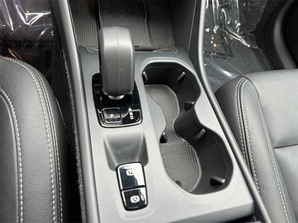 2025 Volvo XC40 B5 Core