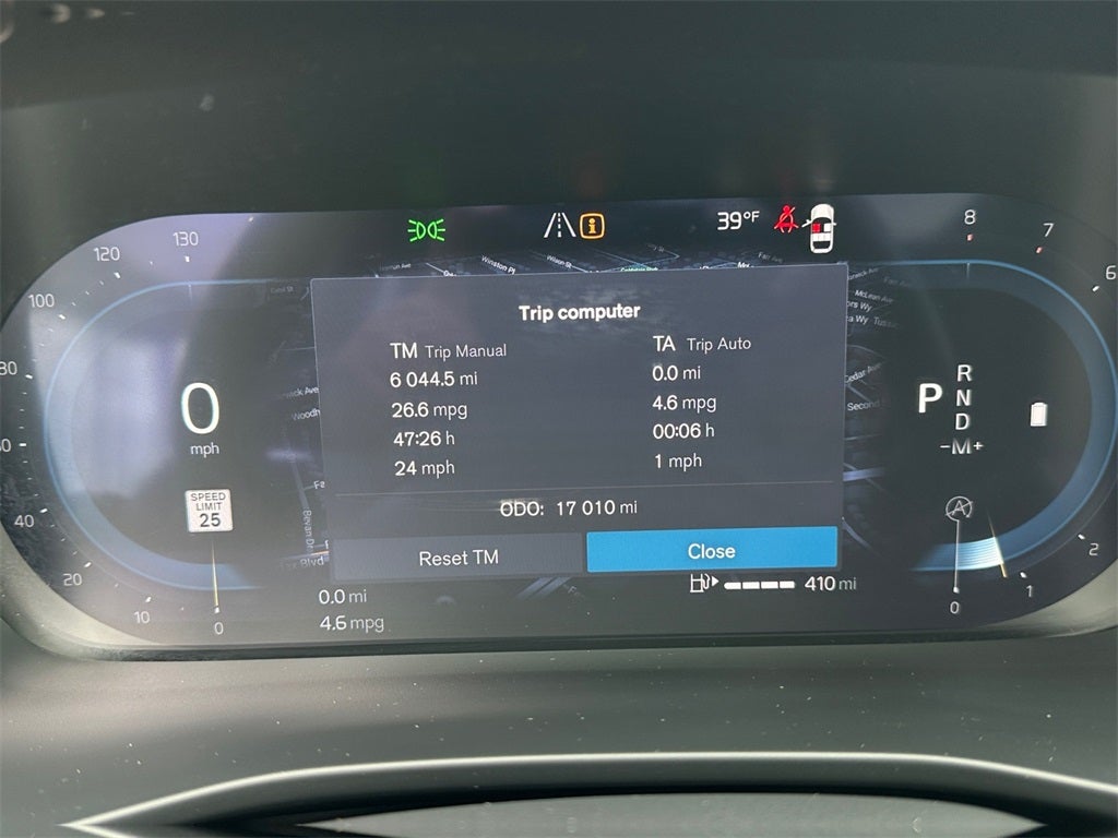 2025 Volvo XC40 B5 Core