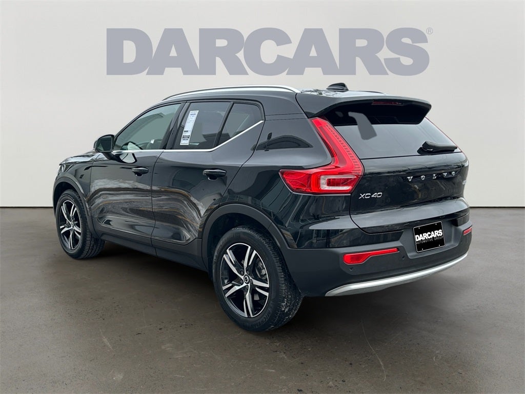 2025 Volvo XC40 B5 Core