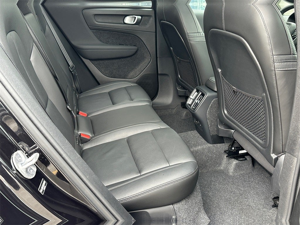 2025 Volvo XC40 B5 Core