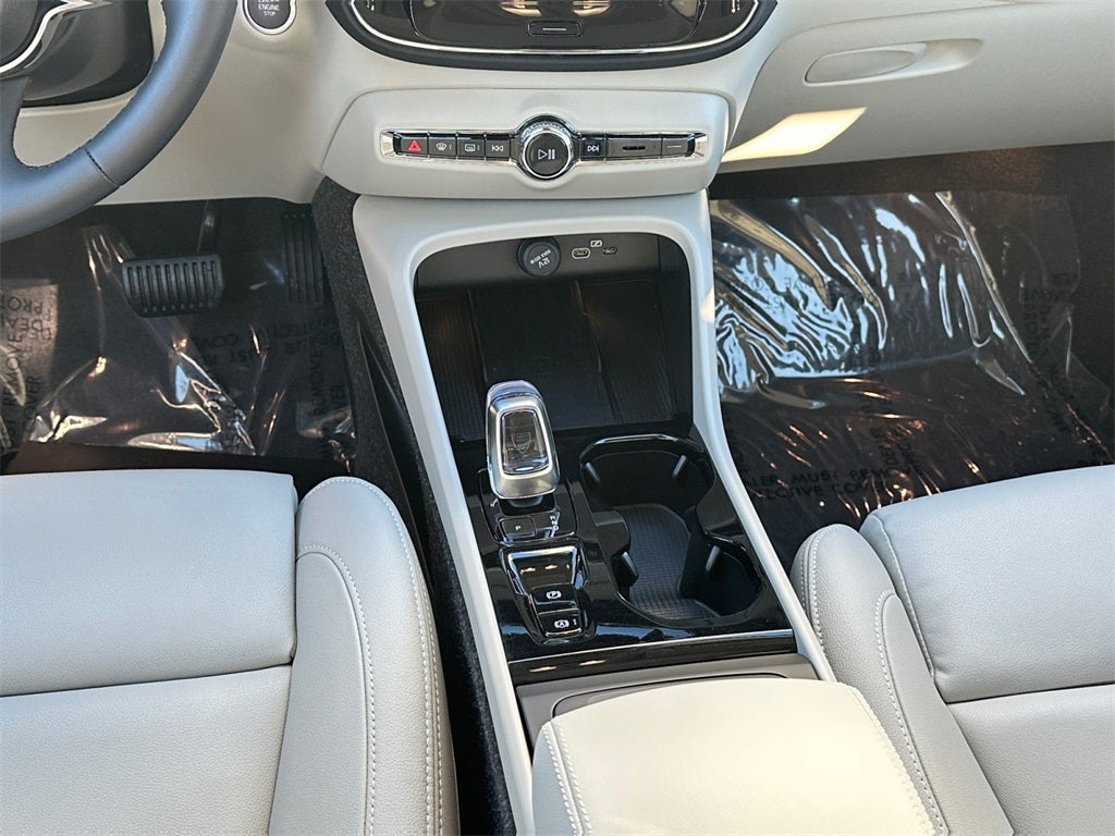 2025 Volvo XC40 B5 Ultra Dark Theme Volvo Certified Pre-Owned