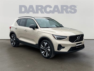 2025 Volvo XC40 B5 Ultra Dark Theme