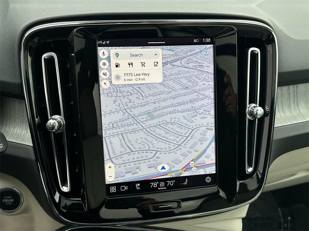 2025 Volvo XC40 B5 Ultra Dark Theme