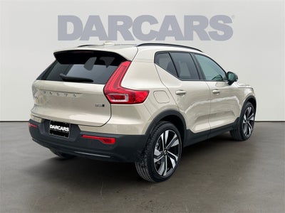2025 Volvo XC40 B5 Ultra Dark Theme
